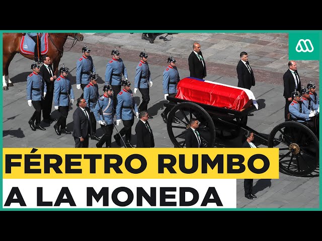 Féretro del expresidente Piñera sale rumbo a La Moneda