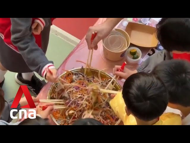 New Singapore record set for most number of people doing Lo Hei recitations