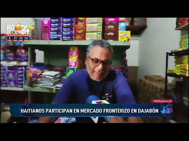 Haitianos participan en mercado fronterizo en Dajabón