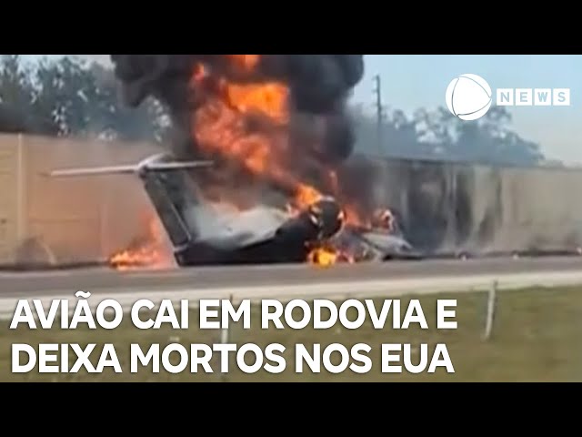 Avião cai em rodovia movimentada e deixa dois mortos nos EUA