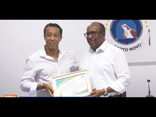 CM do Porto Novo entrega diploma de reconhecimento ao Selecionador Nacional de Futebol, Bubista