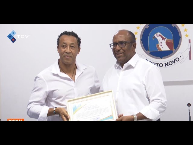 CM do Porto Novo entrega diploma de reconhecimento ao Selecionador Nacional de Futebol, Bubista