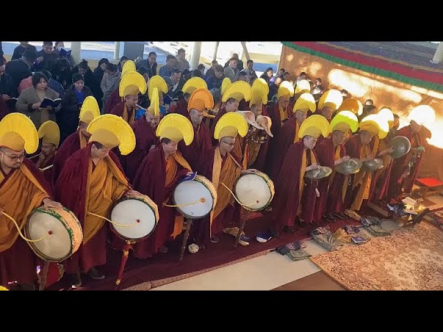 NO COMMENT | Monjes tibetanos celebran el año nuevo indio con cánticos