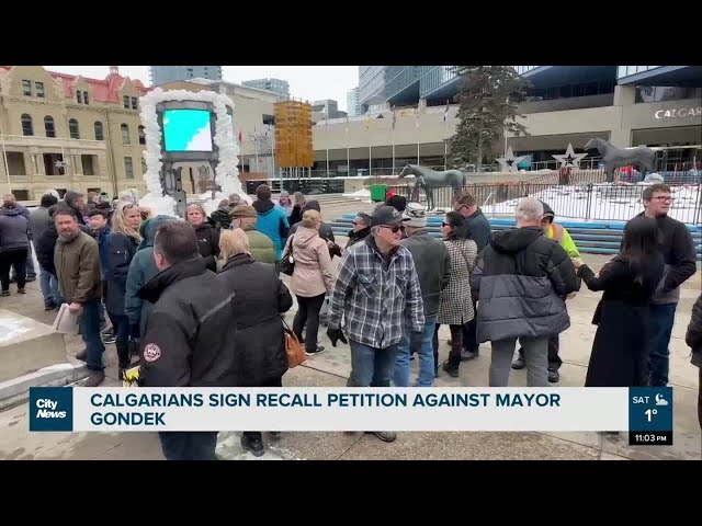 Calgarians sign mayor recall petition