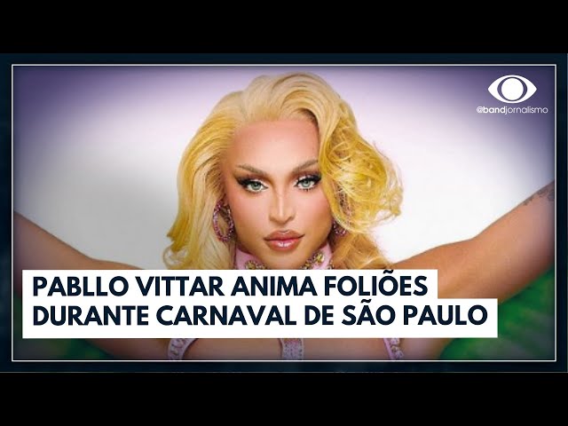 Pabllo Vittar participa de bloco de Carnaval em São Paulo