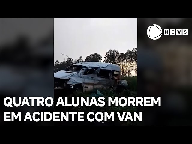 Quatro estudantes morrem em acidente entre van e caminhão