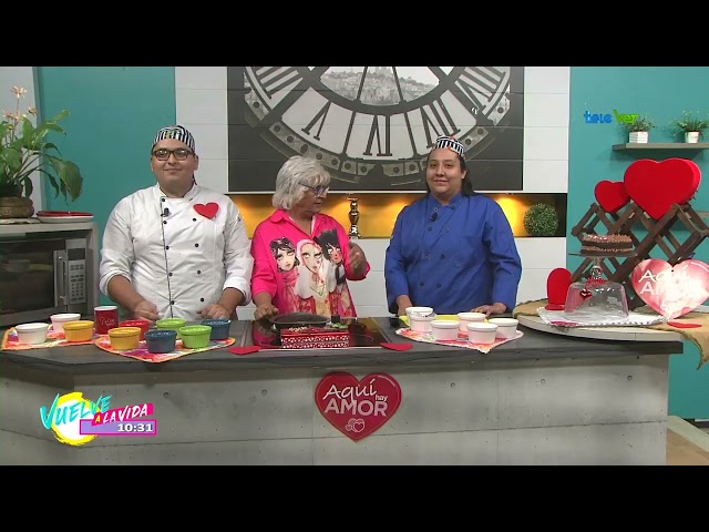 Los chefs Joana Padilla y Yahir Román prepararon pan de chocolate.