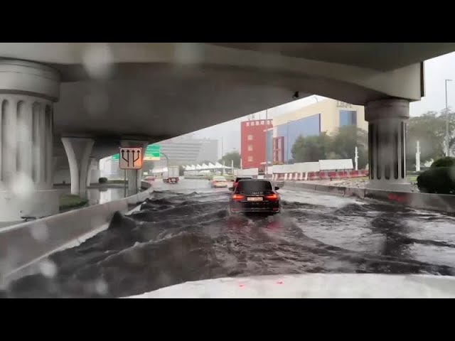 Heaving flooding blocks streets in Dubai