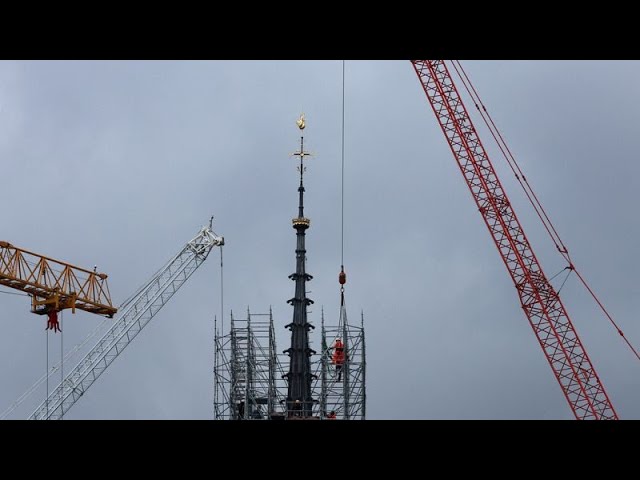 "Feuer der Auferstehung": Hahn auf der Notre-Dame-Turmspitze ist wieder zu sehen