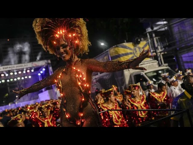 Karneval in Rio: Spektakel im Sambodrom trotz Dengue-Fieber