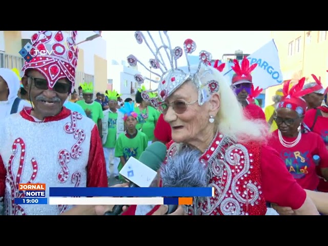 Idosos do Sal saíram à rua para brincar o carnaval e recordar velhos tempos