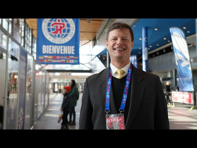 Un officiel en visite de l'Australie au tournoi pee-wee de Québec