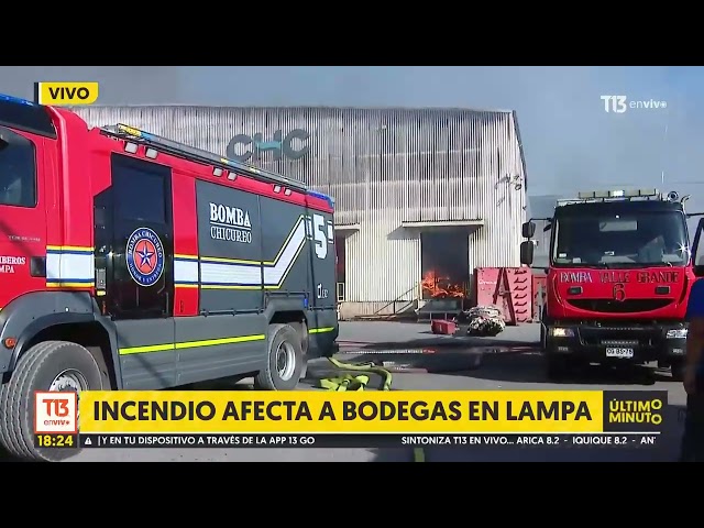 Incendio afecta a bodegas en Lampa