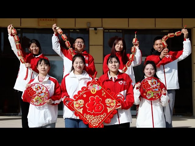 Volunteers in Xinjiang feel the warmth during Spring Festival