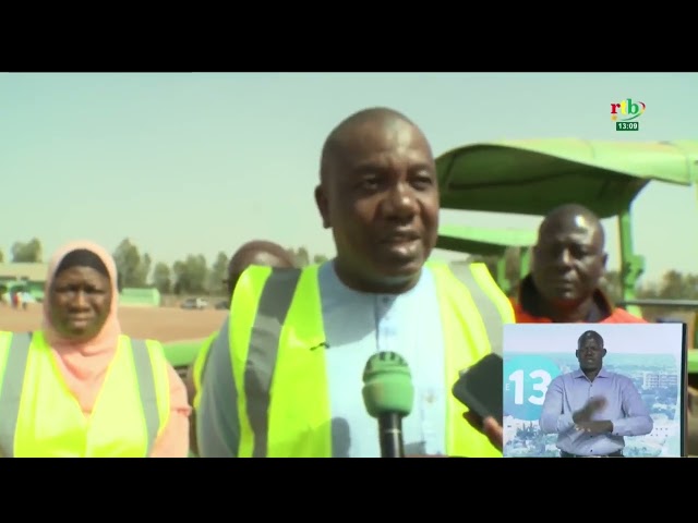 Le ministre du Développement Industriel visite le complexe Tropic Agro-Industrie à Bobo-Dioulasso.