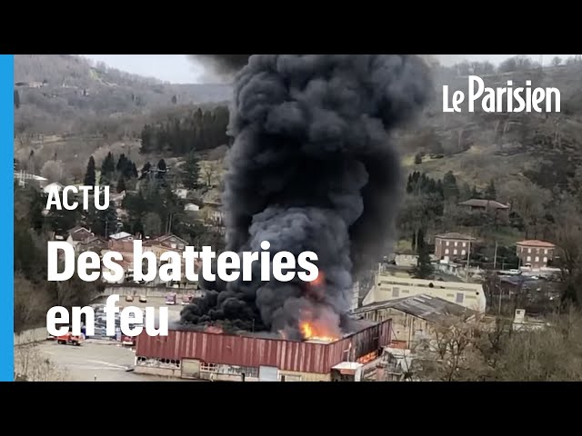 900 tonnes de batteries au lithium brûlent dans un entrepôt de l'Aveyron