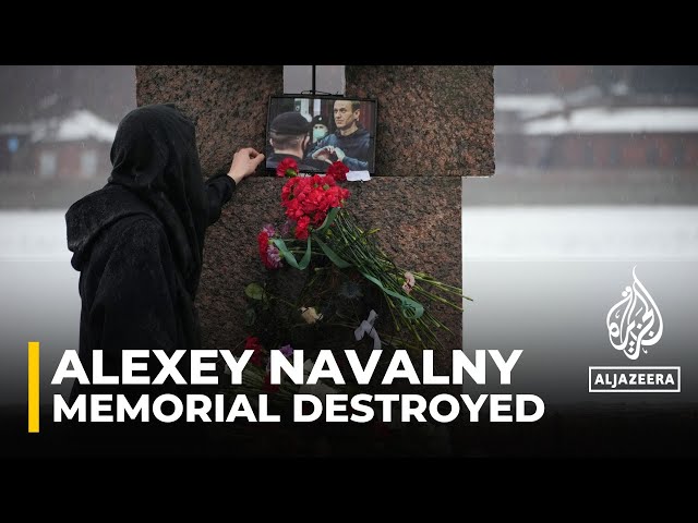 Memorial destroyed: Mourners laid flowers in St Petersburg for Alexey Navalny