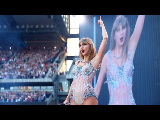 Taylor Swift performs for largest crowd of her career