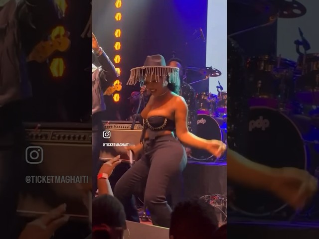 ⁣La chanteuse Bedjine pleine d’assurance sur scène du Republic NOLA pour le bonheur du public