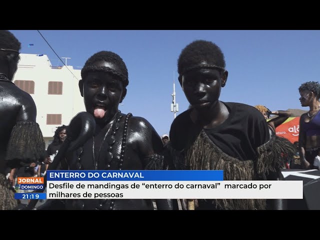 Desfile de mandingas de “enterro do carnaval” marcado por milhares de pessoas