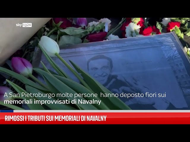 Rimossi i fiori sui memoriali di Navalny