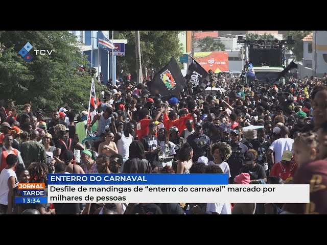 Desfile de mandingas de “enterro do carnaval” marcado por milhares de pessoas