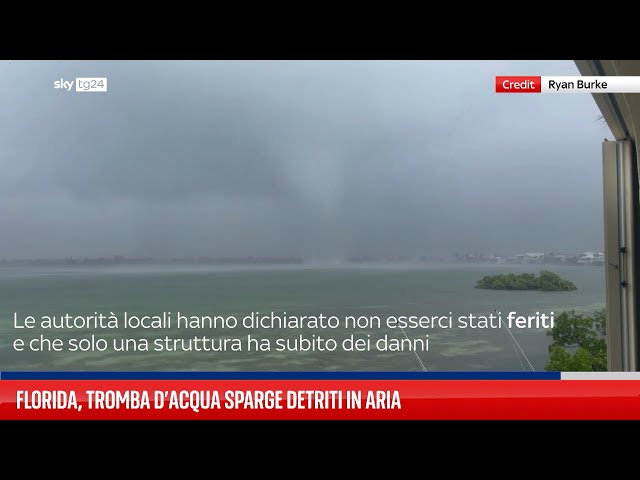 Tromba marina fa volare detriti in Florida