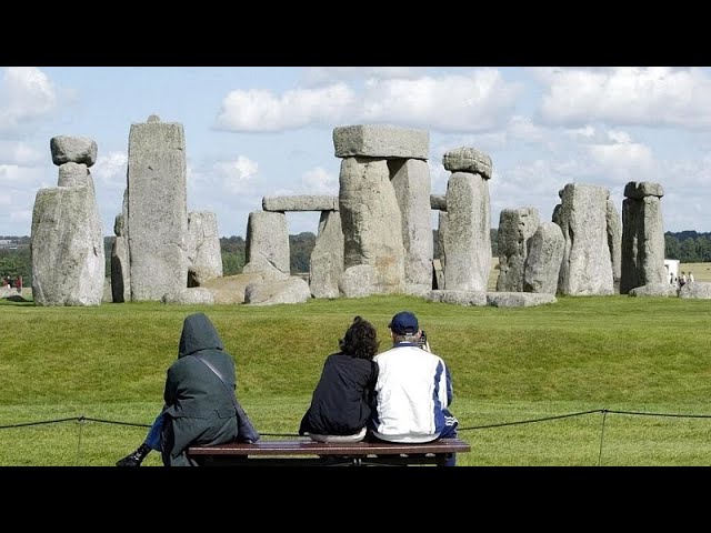 Plans to build traffic tunnel at Stonehenge to go ahead