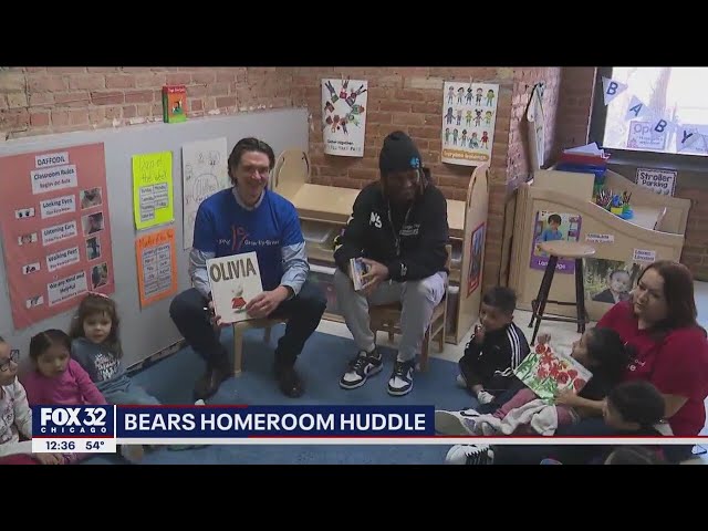 Bears player reads to young students as part of Chicago Homeroom Huddle