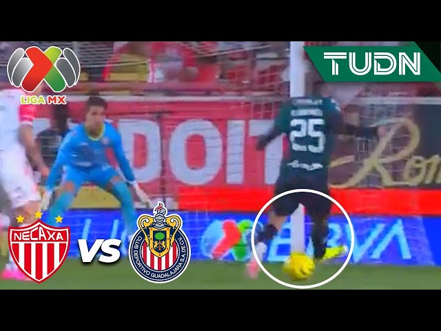 ¡LO INTENTA! Remate de Piojo Alvarado | Necaxa 1-0 Chivas | CL2024 - Liga Mx J9 | TUDN