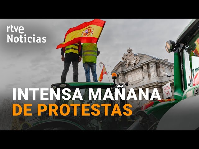 AGRICULTORES en MADRID: La PUERTA de ALCALÁ sigue BLOQUEADA y PROTESTAS frente al MINISTERIO | RTVE