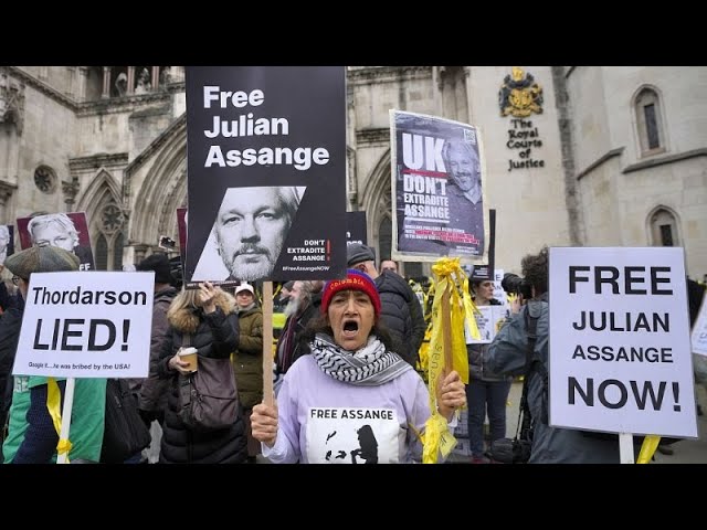 Protest vor britischer Botschaft in Rom gegen Auslieferung von Assange an die USA