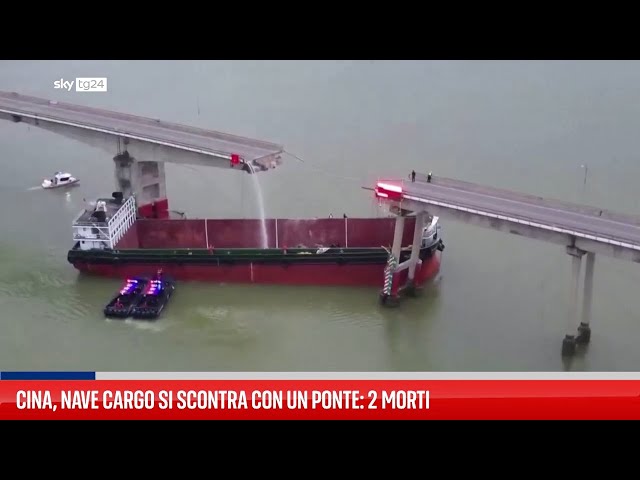 Cina, nave cargo si scontra con un ponte: due morti