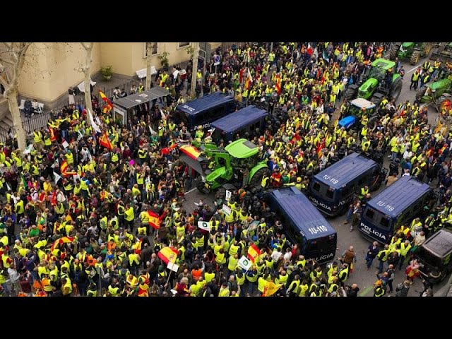 Bauernproteste in Valencia: Wütende Landwirte stoßen auf Polizei