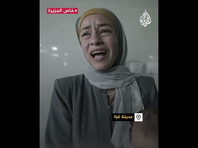 "نجوا من قصف الاحتلال".. أم تجهش بالبكاء على أطفالها الجوعى بمدينة غزة