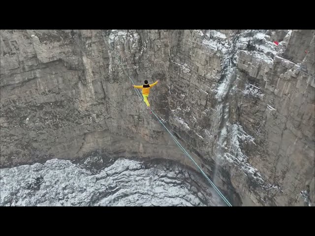 LIVE: Enjoy a heart-racing cliff slacklining in the snow by the Yellow River