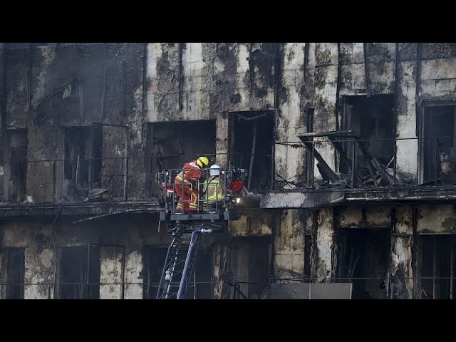 Suben a cinco los muertos en el incendio de Valencia propagado por material inflamable