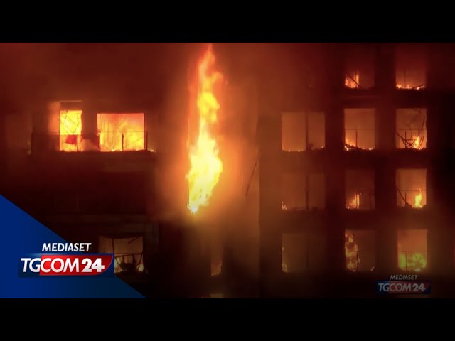 Valencia, in fiamme un edificio di 14 piani: "4 morti, 20 dispersi"