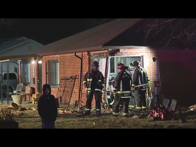 Driver crashes into bedroom of Aurora home