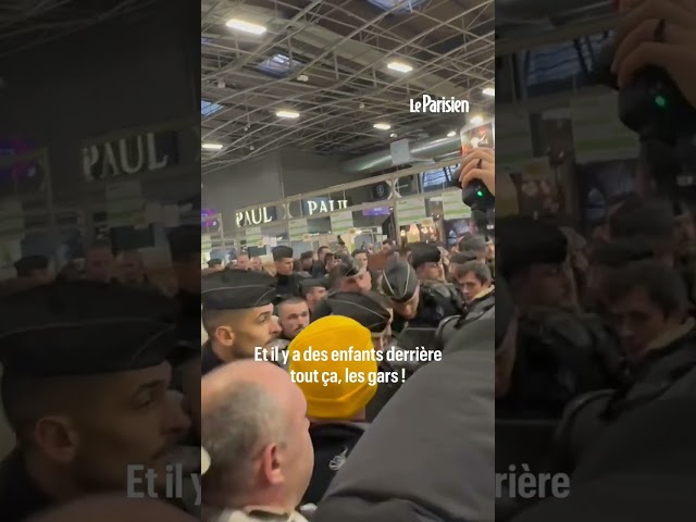 Salon de l'Agriculture : vives tensions à l'arrivée de Macron, des heurts retardent l'