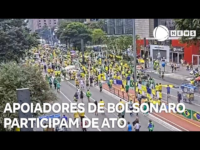 Apoiadores de Bolsonaro participam de ato na Avenida Paulista