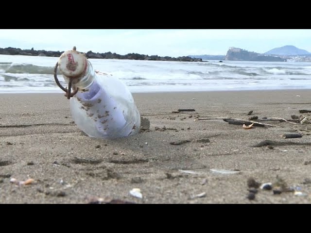 Un mensaje en una botella viaja de Baleares a Nápoles para caer en manos de un apasionado del mar