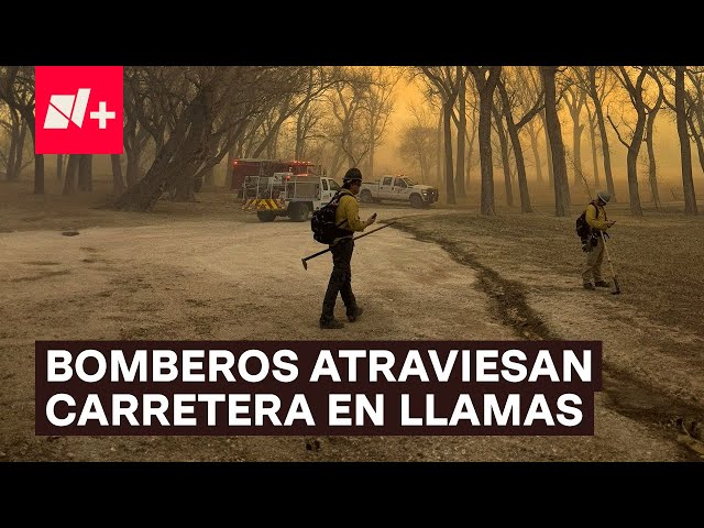 Camión de bomberos atraviesa carretera en llamas - N+