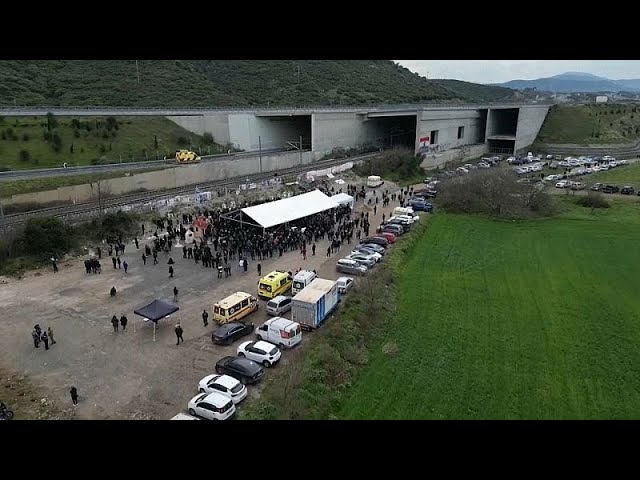 Grecia recuerda a las víctimas un año después del mayor accidente de tren de su historia