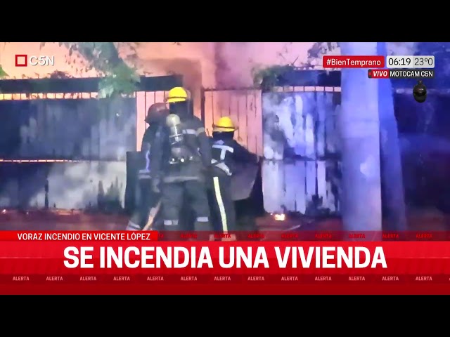 VORAZ INCENDIO en una VIVIENDA de VICENTE LÓPEZ: ASÍ LLEGAN los BOMBEROS