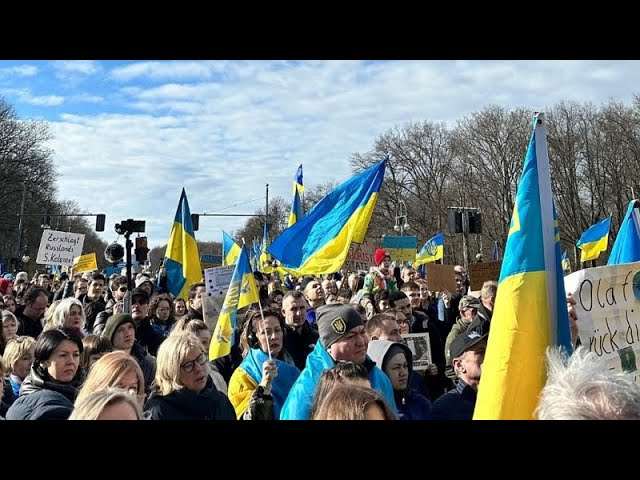 Ukrainians and Russians in Berlin in solidarity against war