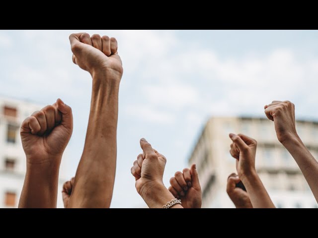 German transport workers launch strikes