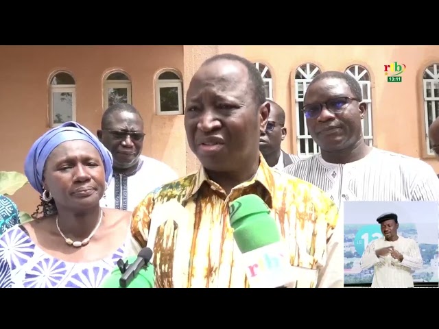 Le ministre de l'Enseignement Supérieur visite le Centre de Recherche Environnementale de Kambo