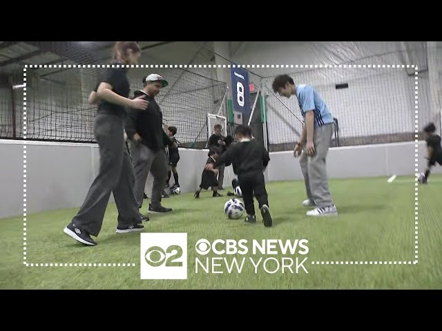 ⁣NYC high schooler helps start soccer clinic for migrant kids
