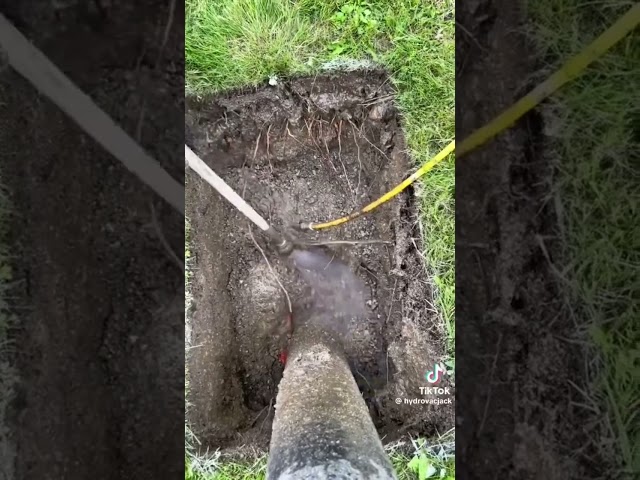Digging a hole with water #fyp #satisfying